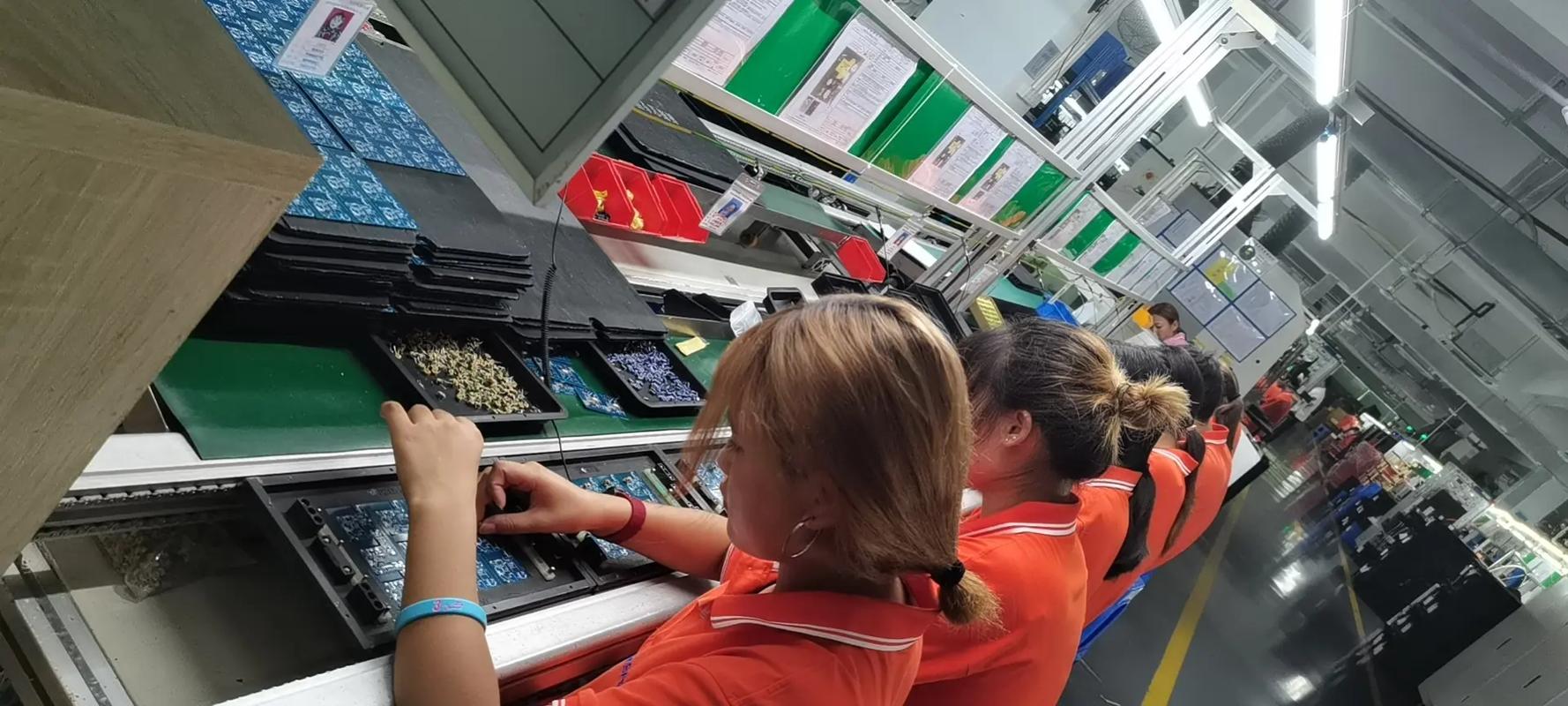 選擇新斯寶產品，適配器與充電器生產安全高效，導熱硅膠保障品質無憂